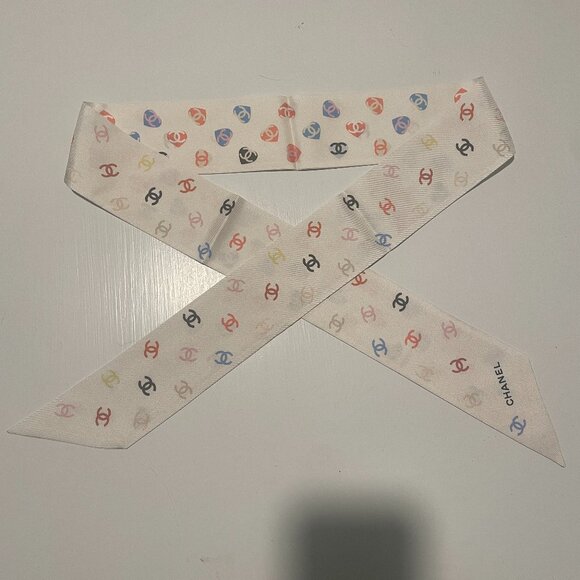 CHANEL Logo CC Heart Silk Twill Slim Bandeau Scarf Twilly Cream White Pastel - Picture 3 of 4